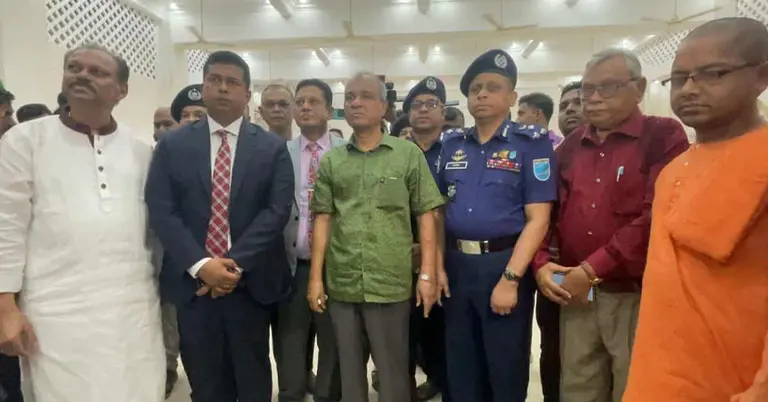 রামকৃষ্ণ মিশনের পূজামণ্ডপ পরিদর্শন